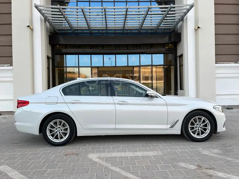 2020 بي ام دبليو الفئة الخامسة 520 أي