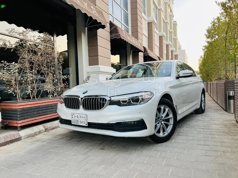 2020 بي ام دبليو الفئة الخامسة 520 أي