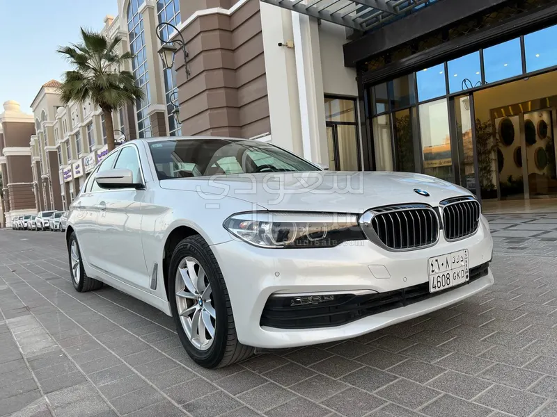 2020 بي ام دبليو الفئة الخامسة 520 أي