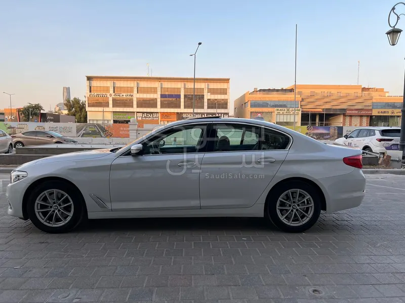 2020 بي ام دبليو الفئة الخامسة 520 أي