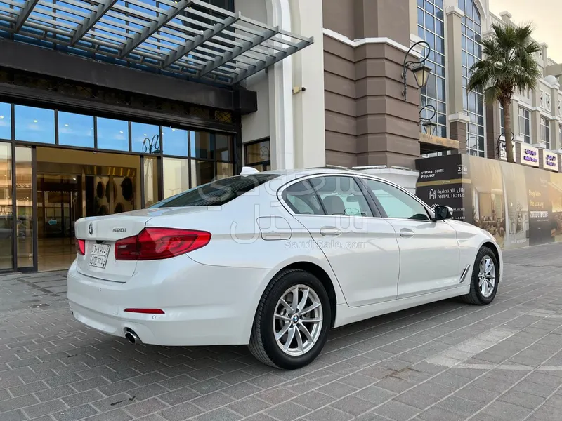 2020 بي ام دبليو الفئة الخامسة 520 أي