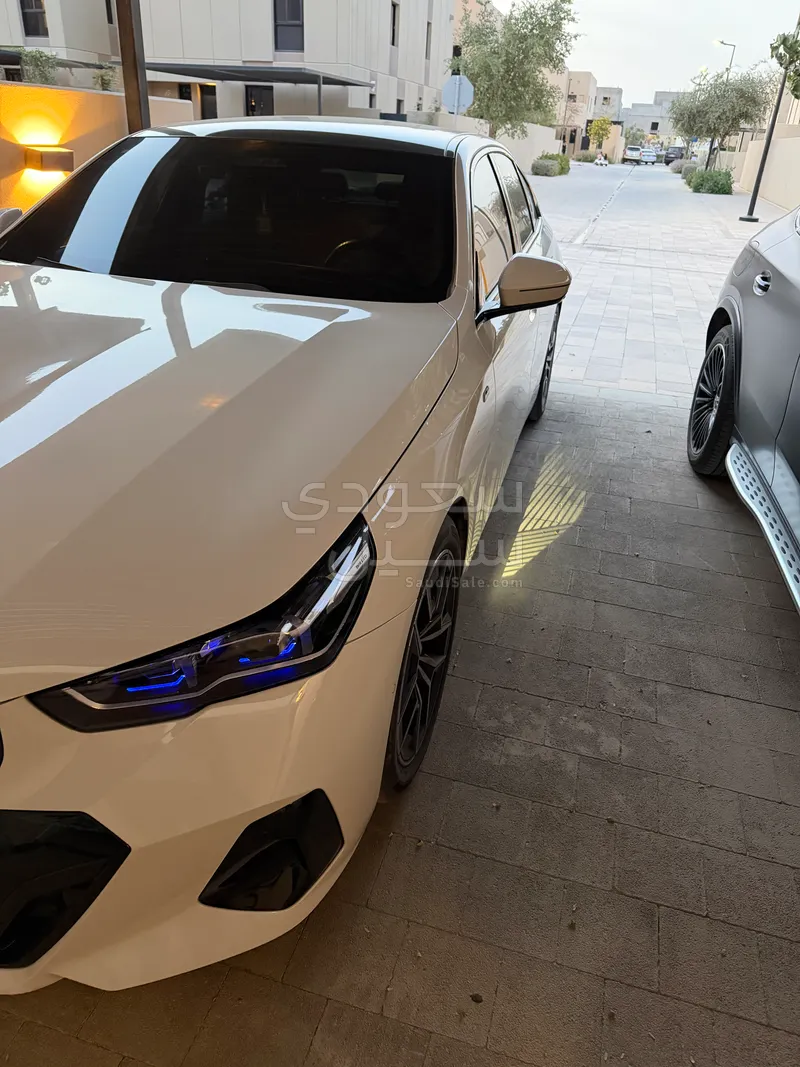 2024 بي ام دبليو الفئة الخامسة 520 أي