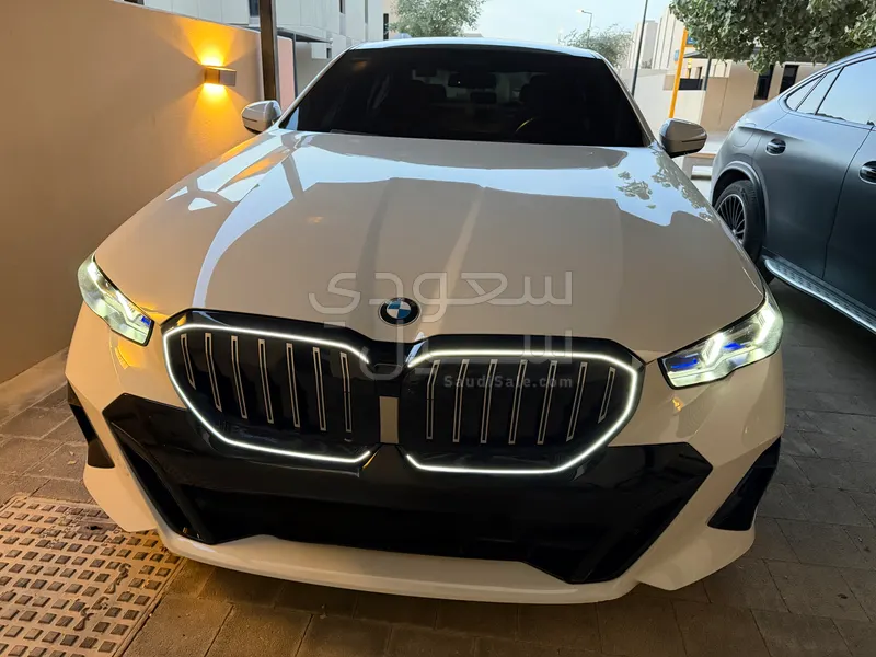 2024 بي ام دبليو الفئة الخامسة 520 أي