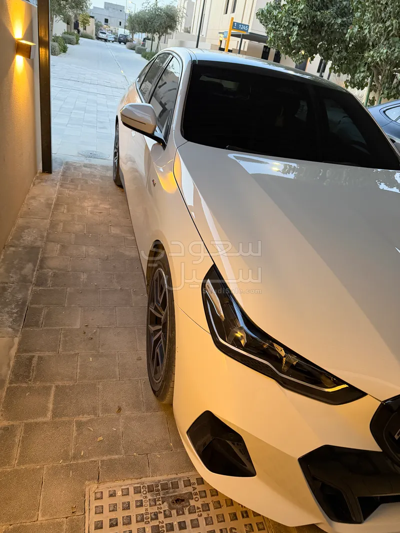 2024 بي ام دبليو الفئة الخامسة 520 أي