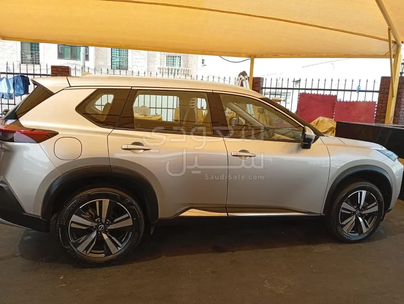 2024 نيسان اكس - ترايل