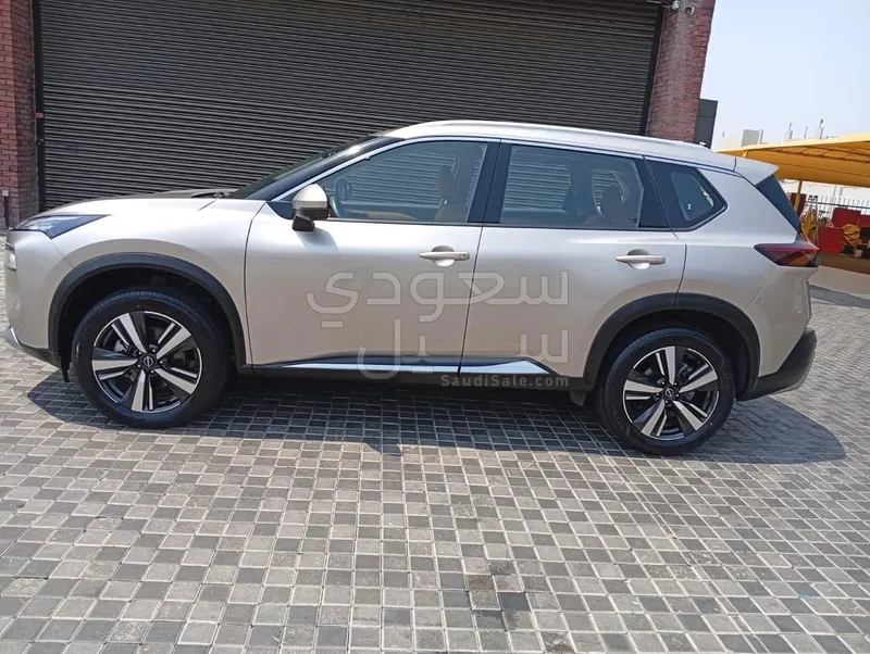 2024 نيسان اكس - ترايل