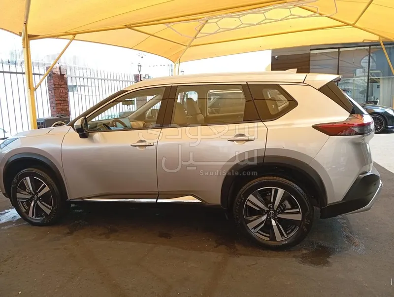 2024 نيسان اكس - ترايل