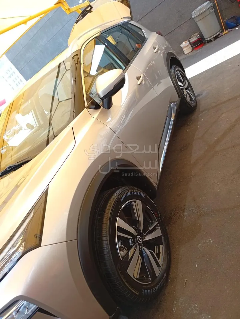 2024 نيسان اكس - ترايل