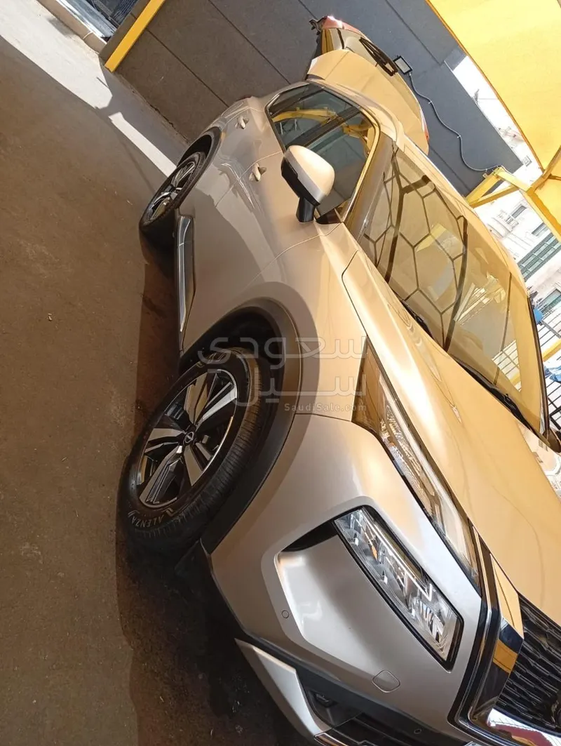 2024 نيسان اكس - ترايل