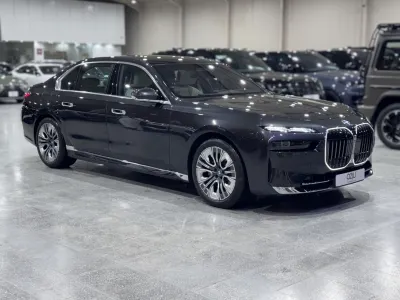 2026 بي ام دبليو الفئة السابعة 735أي