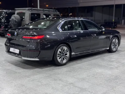 2026 بي ام دبليو الفئة السابعة 735أي