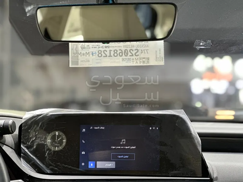 2025 لكزس إي إس 250