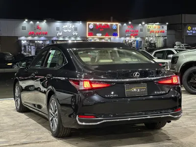 2025 لكزس إي إس 250