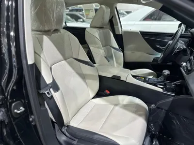 2025 لكزس إي إس 250