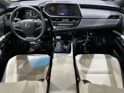 2025 لكزس إي إس 250