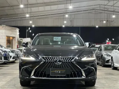 2025 لكزس إي إس 250