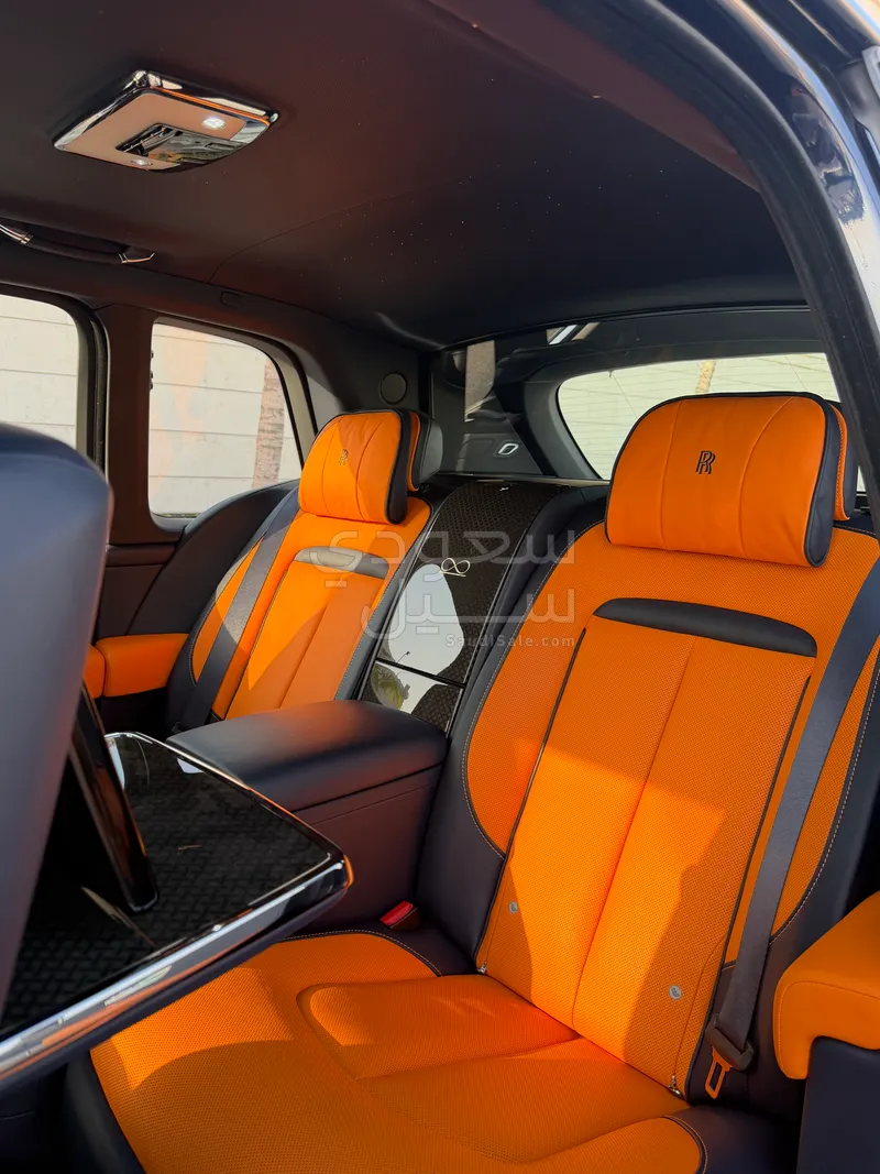 2022 رولز رويس كولينان بلاك بادج