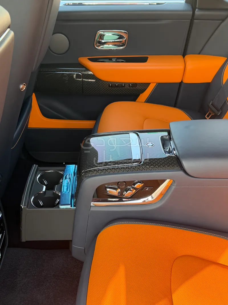 2022 رولز رويس كولينان بلاك بادج