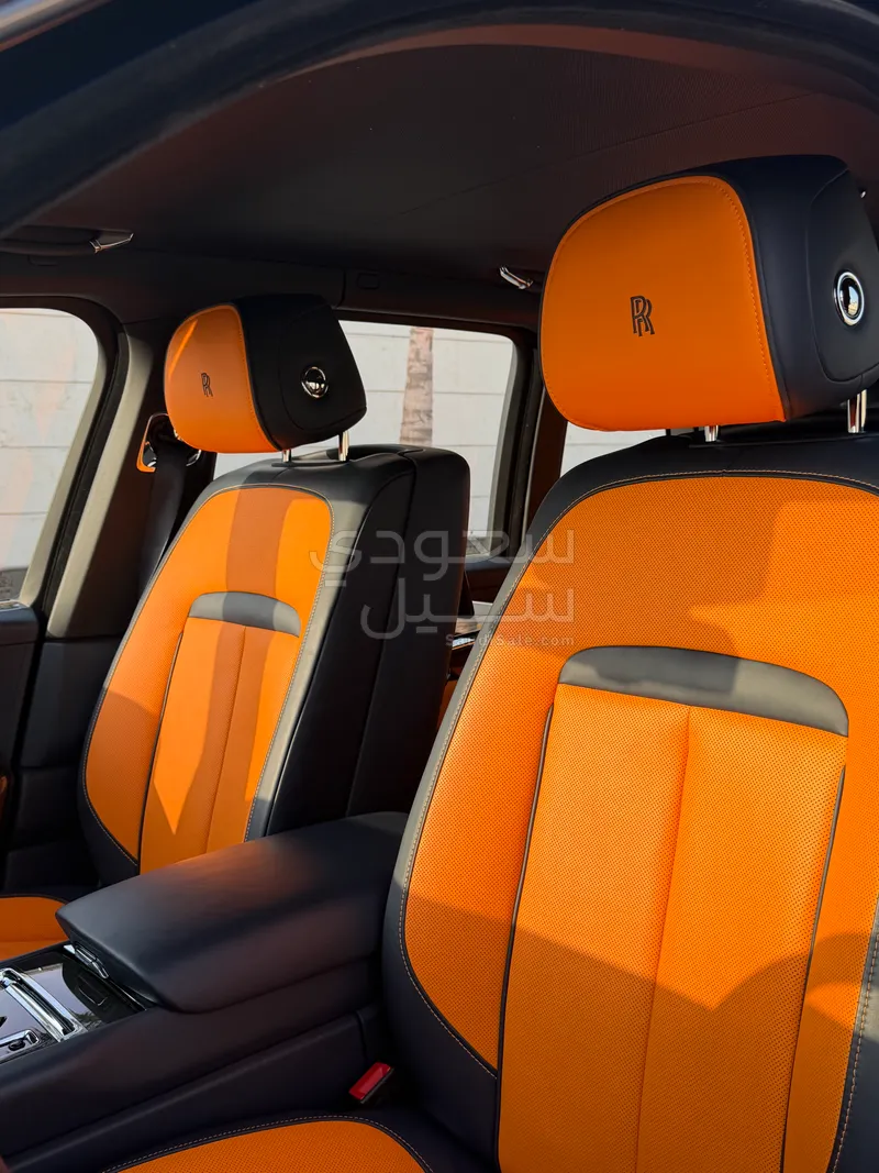 2022 رولز رويس كولينان بلاك بادج