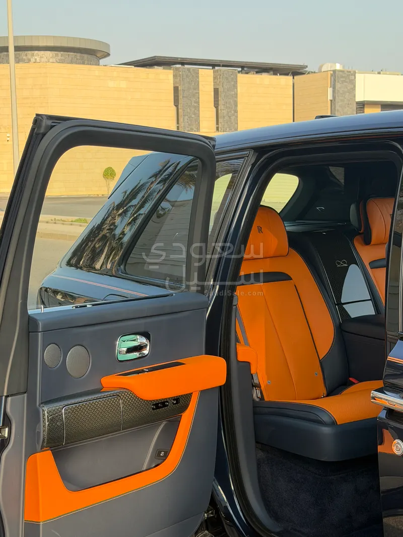 2022 رولز رويس كولينان بلاك بادج