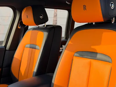 2022 رولز رويس كولينان بلاك بادج