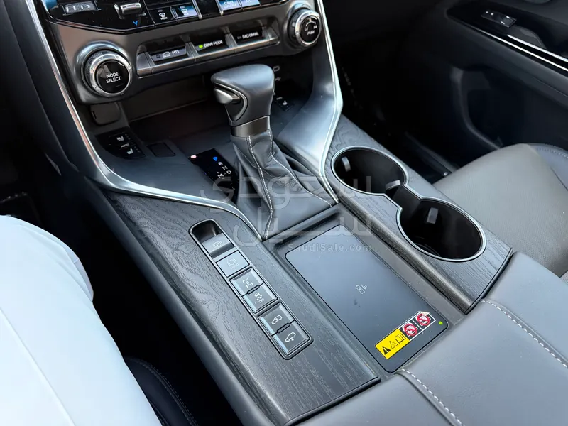 2025 لكزس إل إكس 600 اوف رود