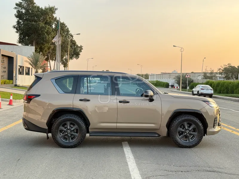 2025 لكزس إل إكس 600 اوف رود