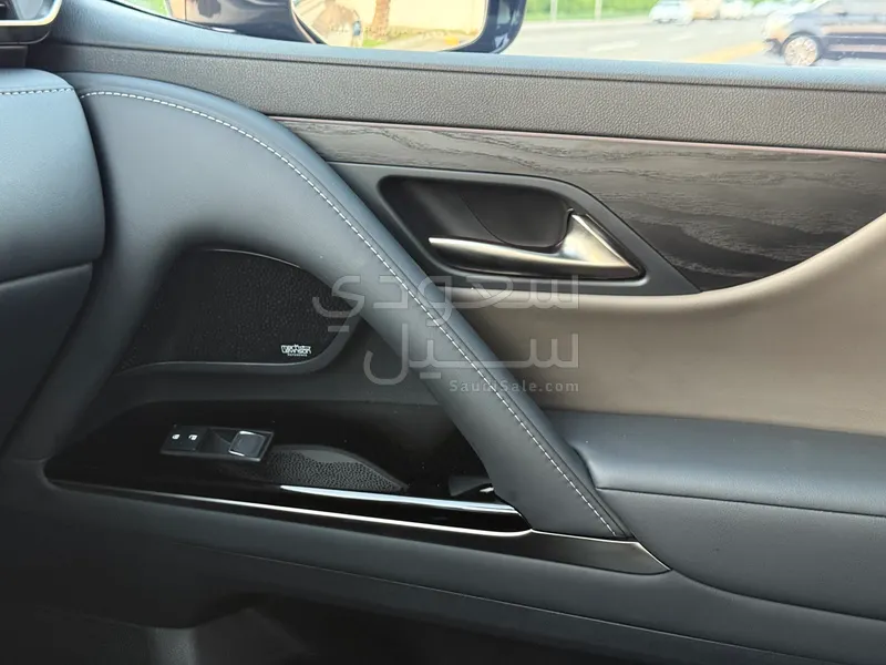 2025 لكزس إل إكس 600 اوف رود