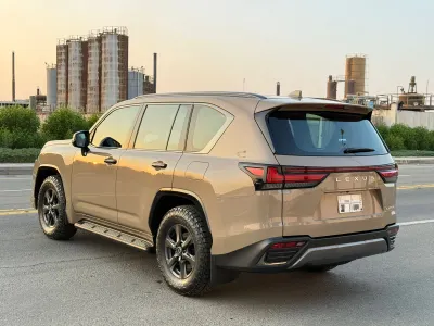 2025 لكزس إل إكس 600 اوف رود