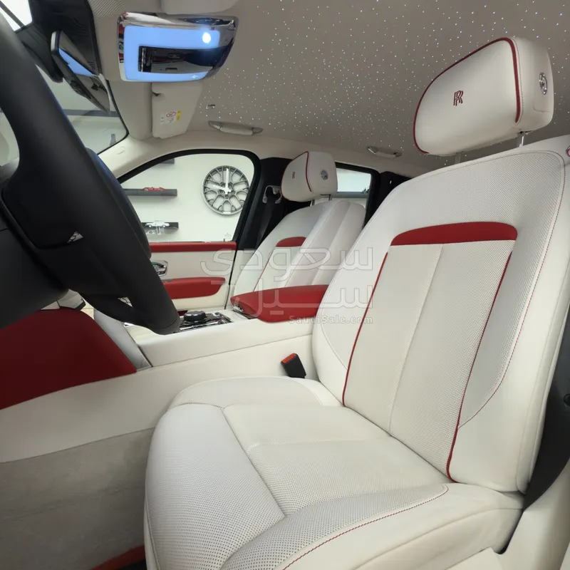 2025 رولز رويس كولينان سلفر بادج