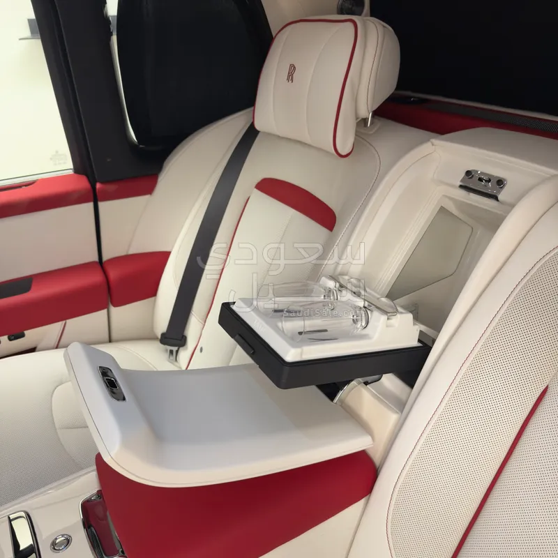 2025 رولز رويس كولينان سلفر بادج