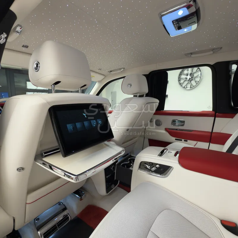 2025 رولز رويس كولينان سلفر بادج