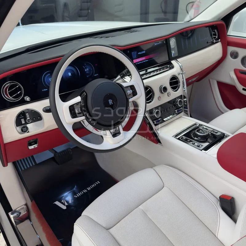 2025 رولز رويس كولينان سلفر بادج