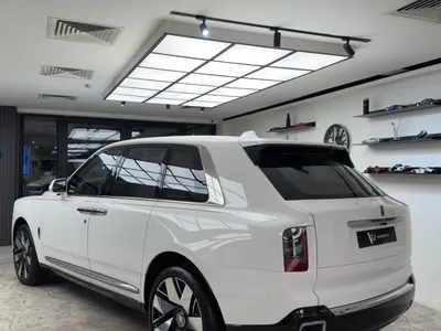 2025 رولز رويس كولينان سلفر بادج