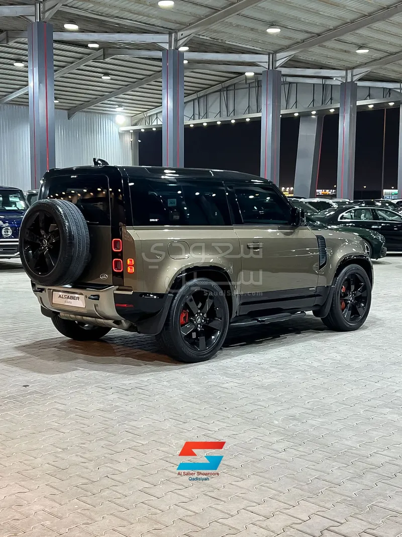 2021 لاند روفر ديفيندر اكس