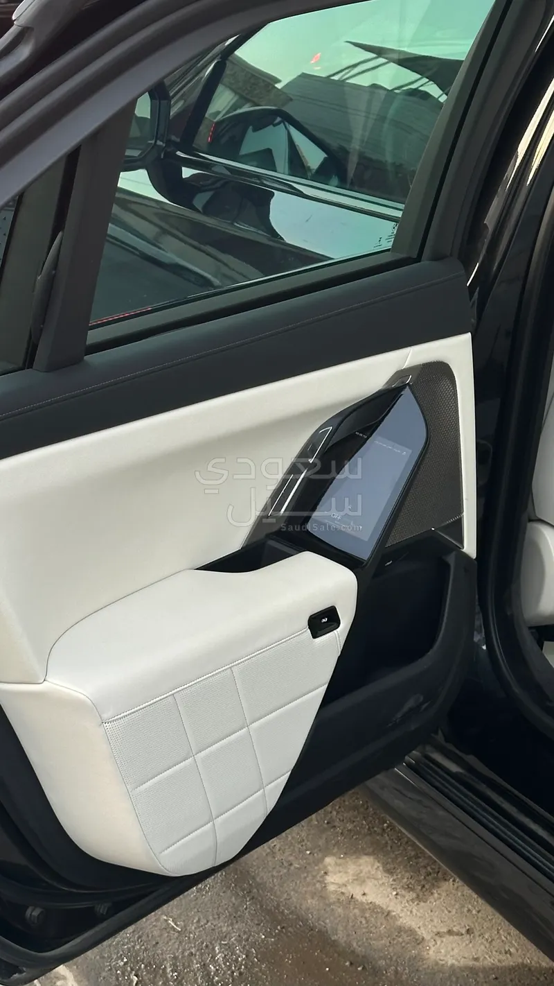 2024 بي ام دبليو الفئة السابعة 735أي