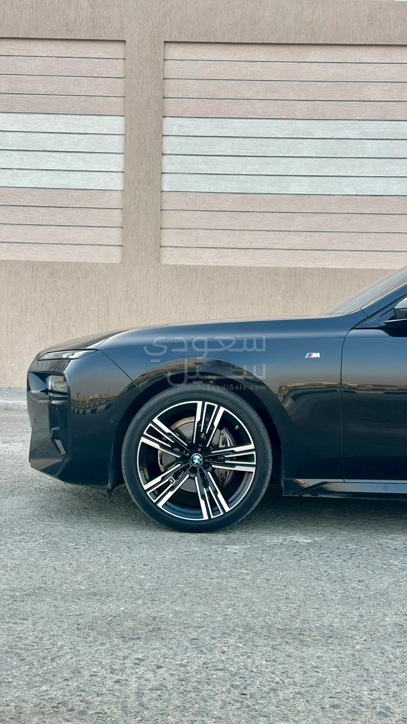 2024 بي ام دبليو الفئة السابعة 735أي