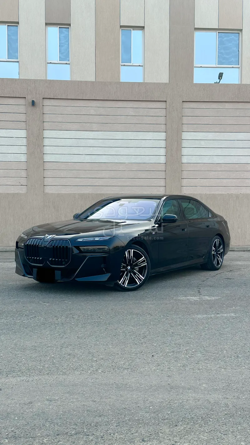 2024 بي ام دبليو الفئة السابعة 735أي