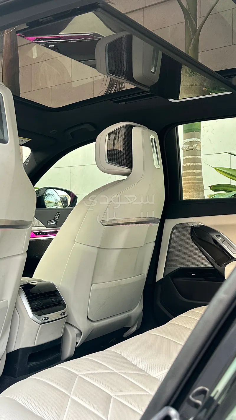 2024 بي ام دبليو الفئة السابعة 735أي