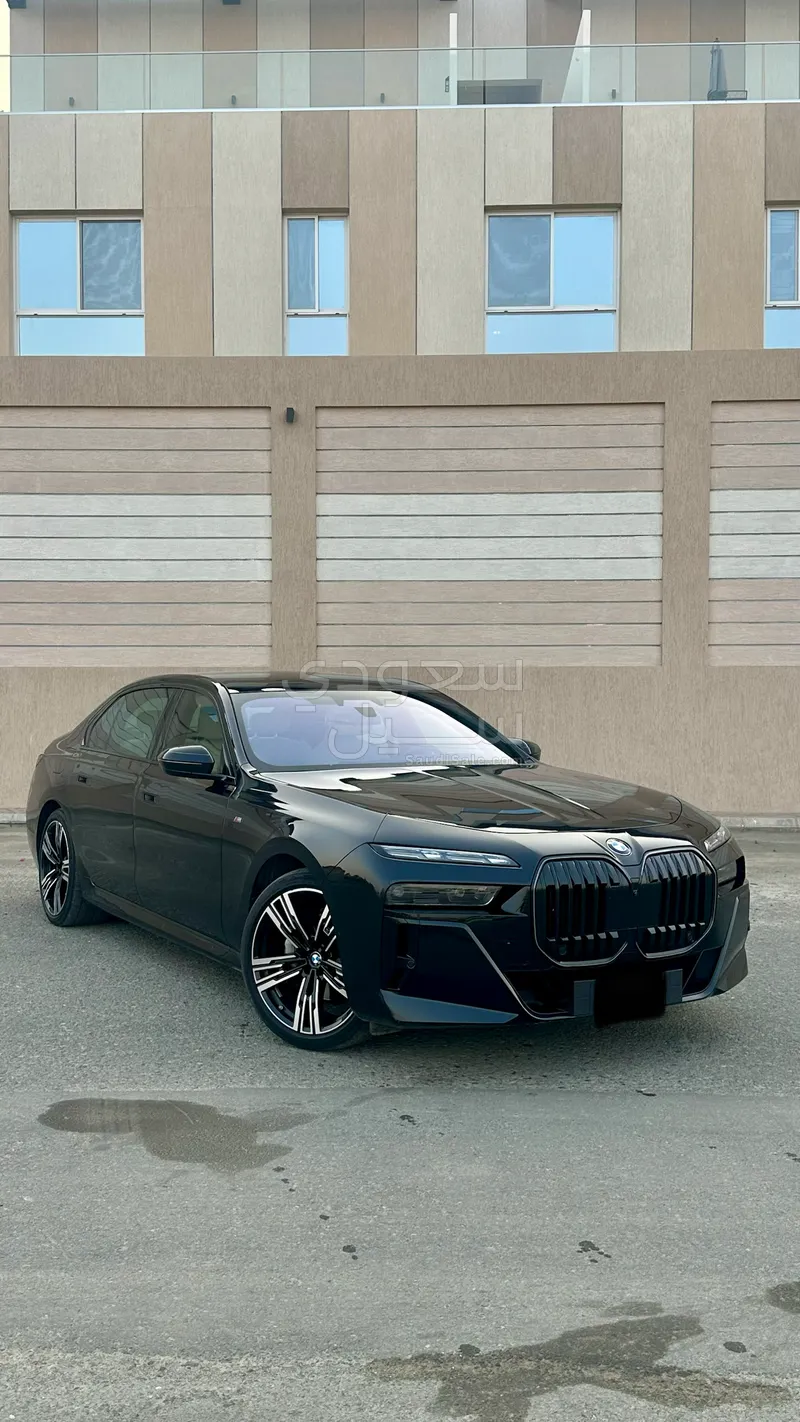 2024 بي ام دبليو الفئة السابعة 735أي