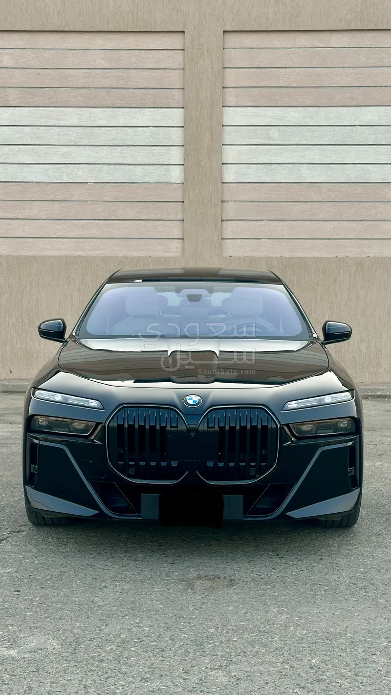 2024 بي ام دبليو الفئة السابعة 735أي