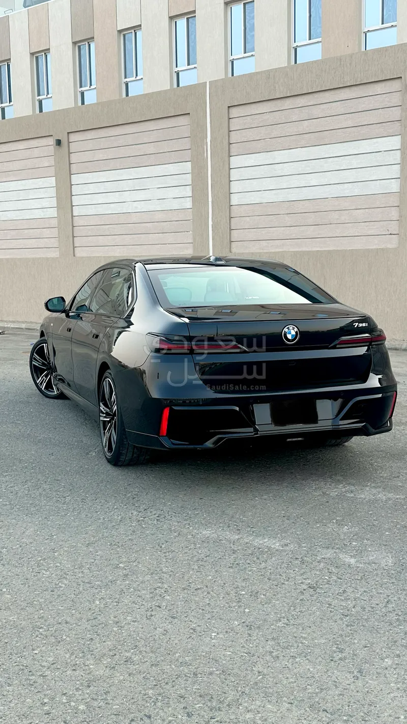 2024 بي ام دبليو الفئة السابعة 735أي
