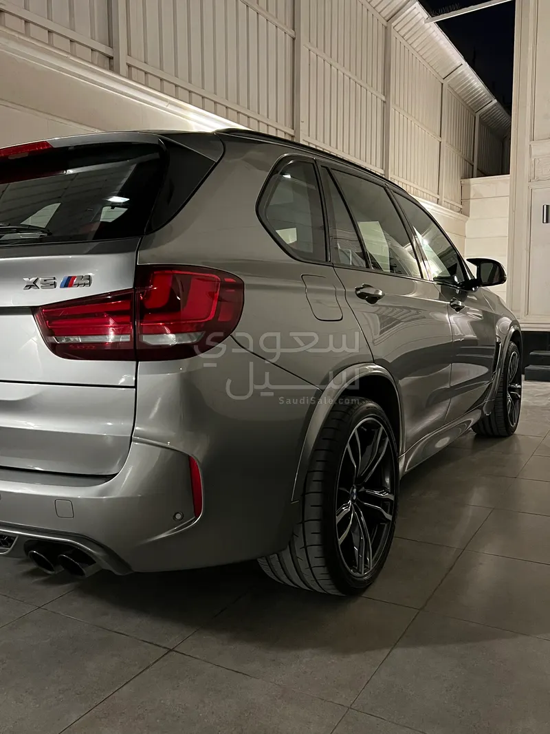 2018 بي ام دبليو الفئة اكس 5 إم