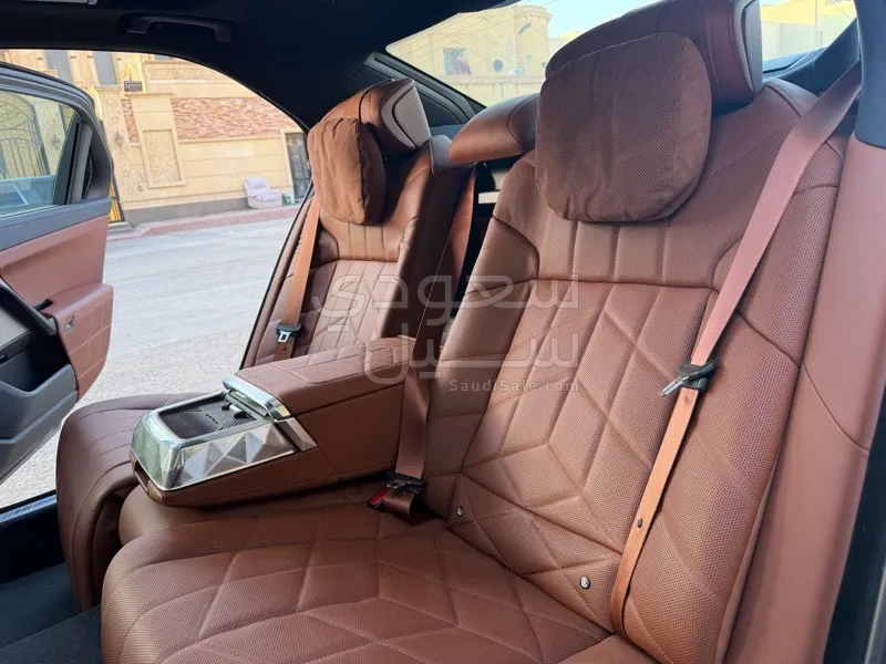 2023 بي ام دبليو الفئة السابعة 735 إل أي