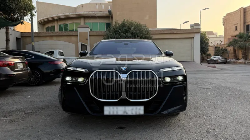 2023 بي ام دبليو الفئة السابعة 735 إل أي