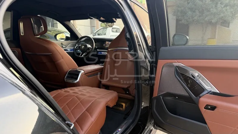 2023 بي ام دبليو الفئة السابعة 735 إل أي