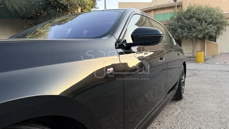 2023 بي ام دبليو الفئة السابعة 735 إل أي