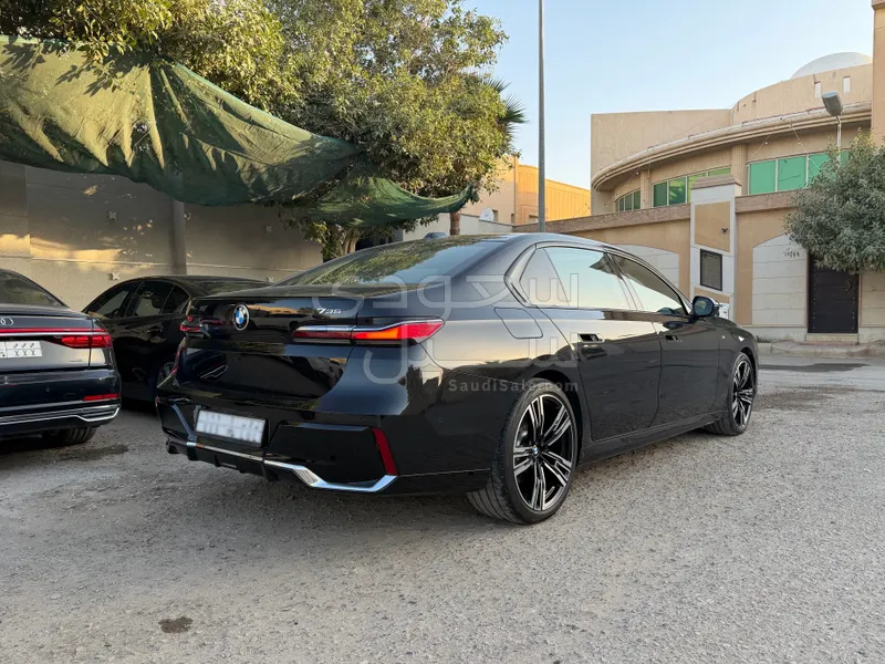 2023 بي ام دبليو الفئة السابعة 735 إل أي