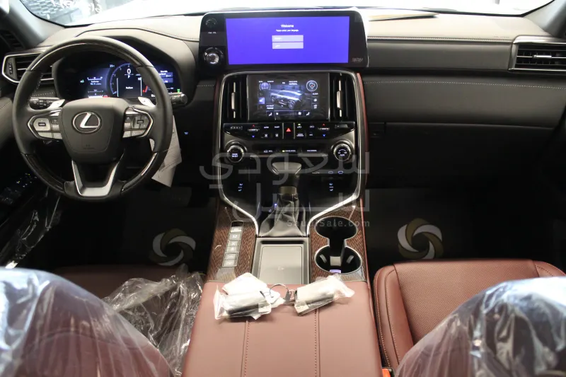 2025 لكزس إل إكس 600