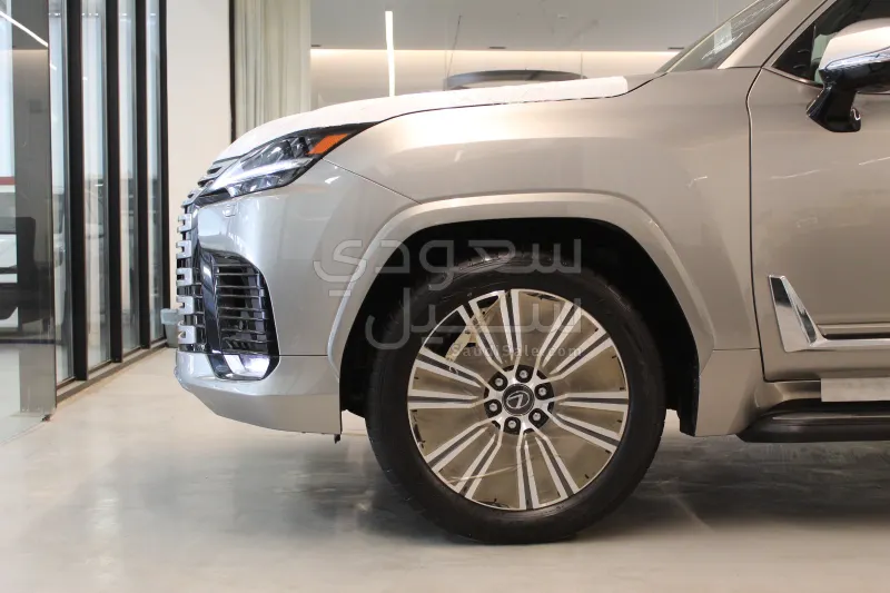 2025 لكزس إل إكس 600